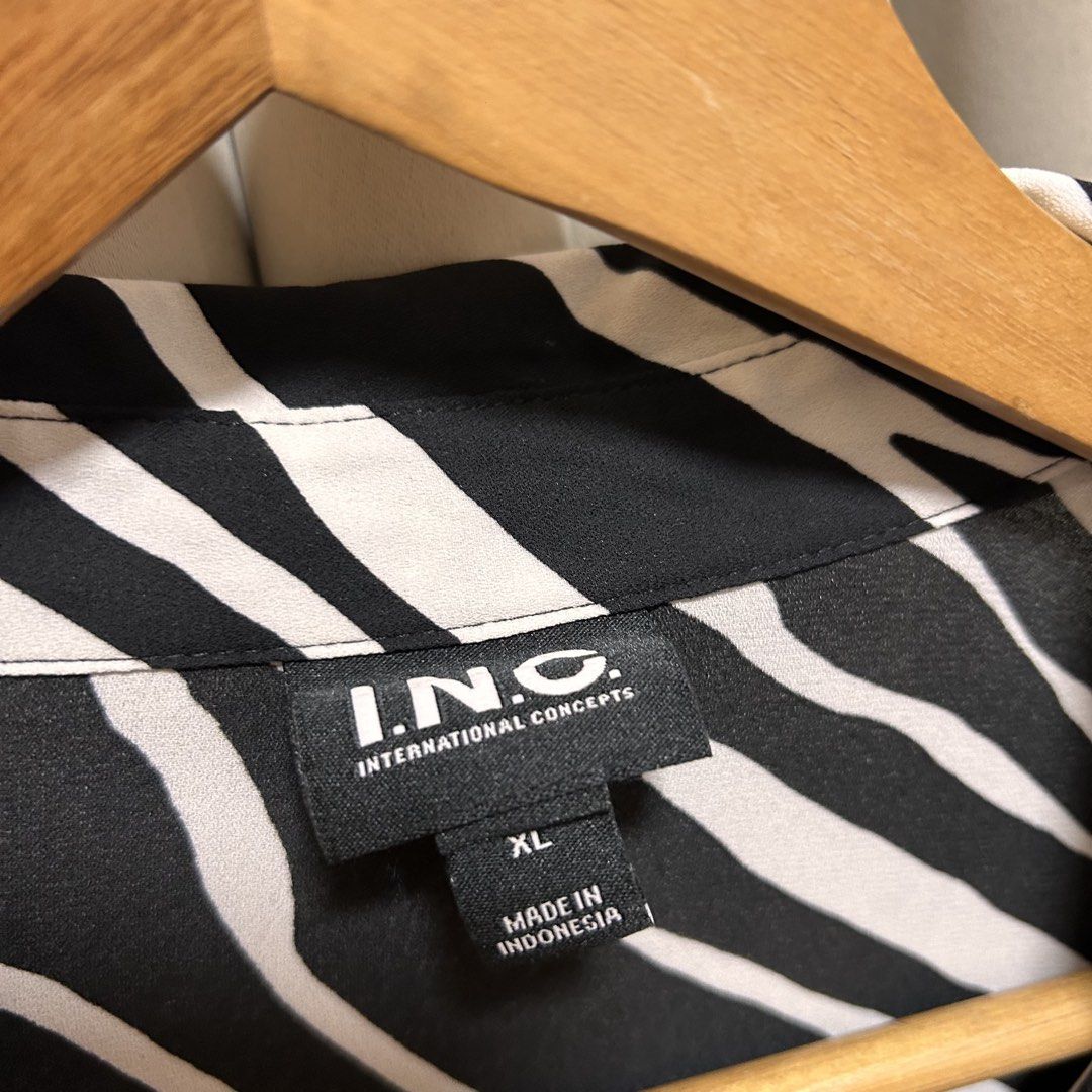 2XL Zebra Print Longsleeves (Category: Longsleeves) located in Rizal. Submitted by from99abovecloset (Listing ID 1468824784, Image 2). Description: CODE:195 Size: XL-2XL Armhole (laid flat):11” Bust (around): 48” Length (laid flat): 29” Soft poly | loose | like new.