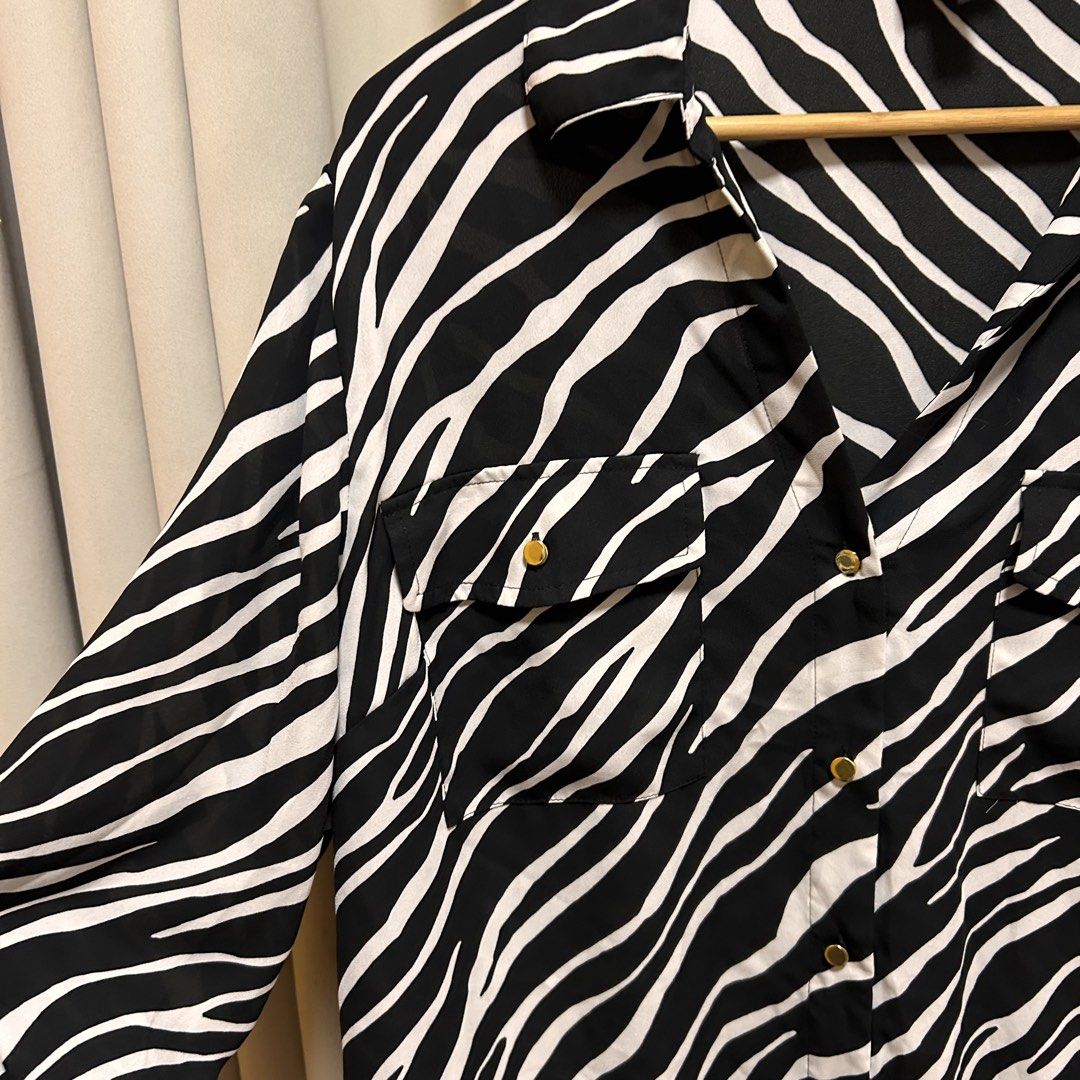 2XL Zebra Print Longsleeves (Category: Longsleeves) located in Rizal. Submitted by from99abovecloset (Listing ID 1468824784, Image 3). Description: CODE:195 Size: XL-2XL Armhole (laid flat):11” Bust (around): 48” Length (laid flat): 29” Soft poly | loose | like new.