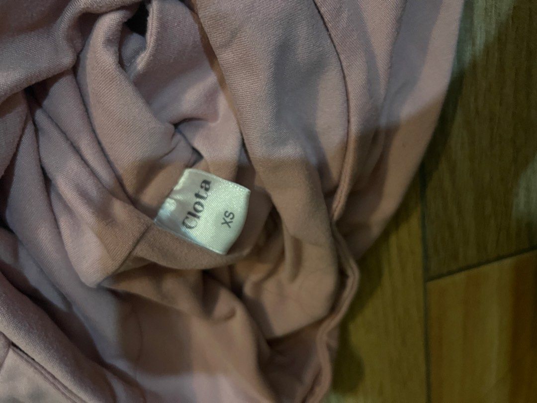 3/4 long sleeve top (Category: Longsleeves) located in Aguinaldo. Submitted by roversellz_ (Listing ID 1468904817, Image 3). Description: Used once.