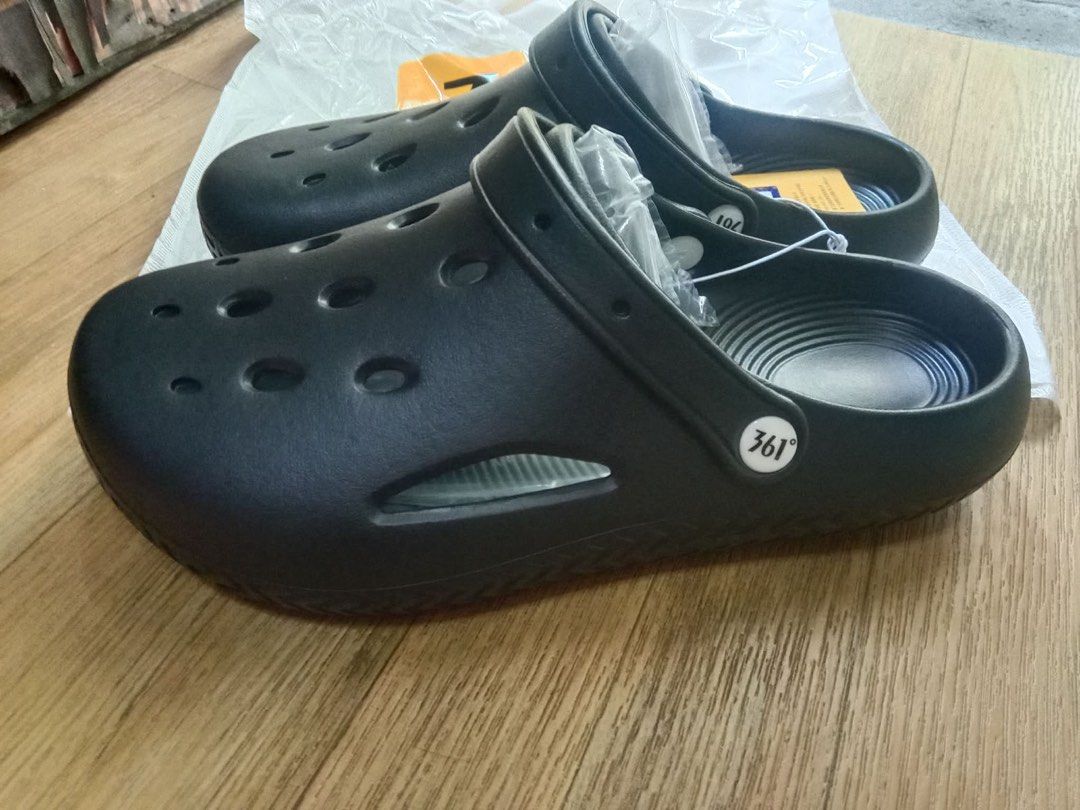 361 Degrees Arch Support Clogs Black Size 42-43 (Category: Slippers & Slides) located in Manila. Submitted by whenn_1985 (Listing ID 1468799050, Image 3). Description: - Brand: 361 Degrees - Item: Arch Support Clogs - Color: Solid Black - Size: 42-43 (270) - Condition: Brand new with tags in original packaging - Design: Slip-on with top ventilation holes - Sole: Textured with anti-slip pattern.