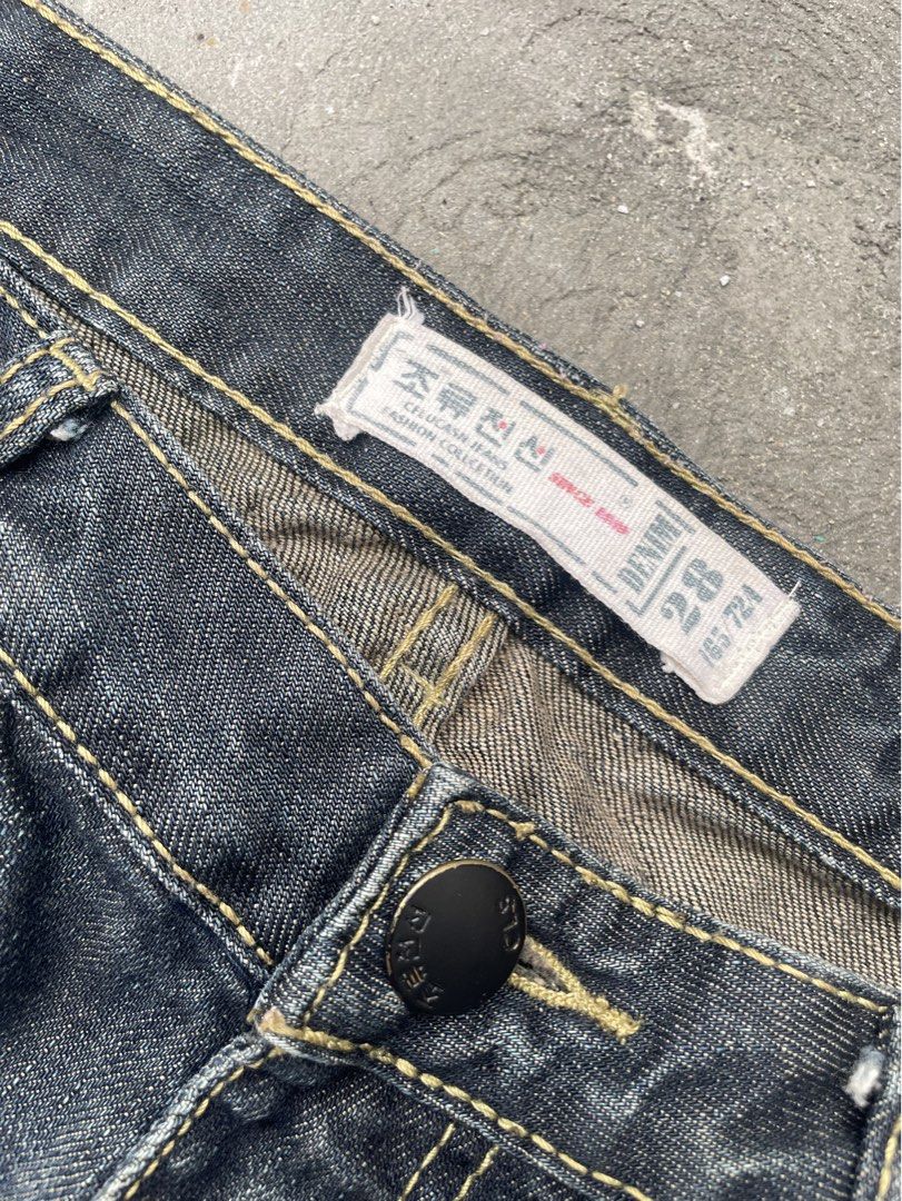 3D Japanese Whiskered Jeans (Category: Jeans) located in Manila. Submitted by jarchive (Listing ID 1468776341, Image 3). Description: - Good condition - See issue last picture - Size 31 - Thigh 9 - Length 40 - Leg open 7.5 MOP: GCASH 📩.