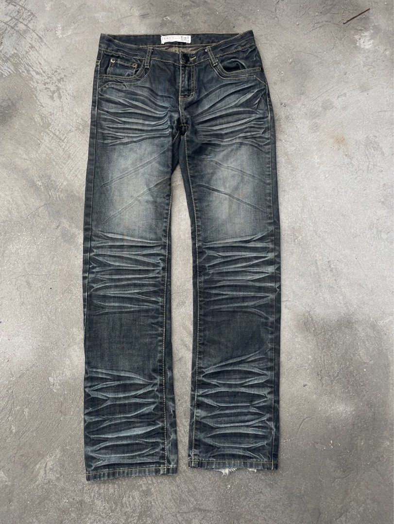 3D Japanese Whiskered Jeans (Category: Jeans) located in Manila. Submitted by jarchive (Listing ID 1468776341, Image 1). Description: - Good condition - See issue last picture - Size 31 - Thigh 9 - Length 40 - Leg open 7.5 MOP: GCASH 📩.