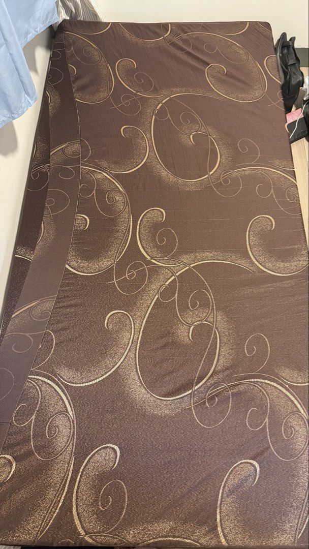 4-inch Uratex mattress (Category: Bedding & Towels) located in Sorsogon. Submitted by anjello279 (Listing ID 1468883577, Image 2). Description: Moving out Used less than 5x dahil extra bed lang ito Bought last May 27,2026 for 3900+ Selling it for 1500 Boni area .