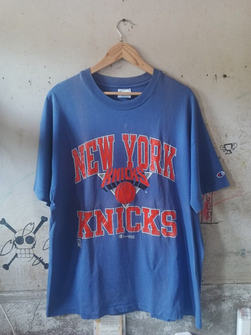 90s New York Knicks Tee (Category: Tshirts & Polo Shirts ) located in Bantayan. Submitted by betsoj (Listing ID 1468834255, Image 1). Description: 24 x 30 SSATW Cracks, Loosestitch, Fadings (b2b).