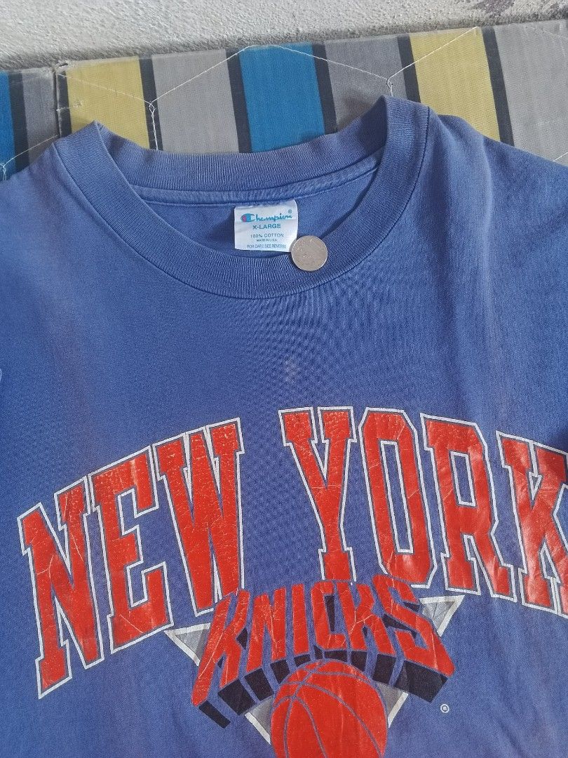90s New York Knicks Tee (Category: Tshirts & Polo Shirts ) located in Bantayan. Submitted by betsoj (Listing ID 1468834255, Image 3). Description: 24 x 30 SSATW Cracks, Loosestitch, Fadings (b2b).