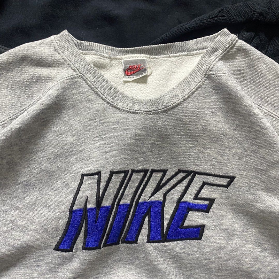 90's Nike Script Crewneck (Category: Coats, Jackets and Outerwear) located in Quezon City. Submitted by wekidds (Listing ID 1468714113, Image 3). Description: Width: 25 Inches Length: 25 Inches.
