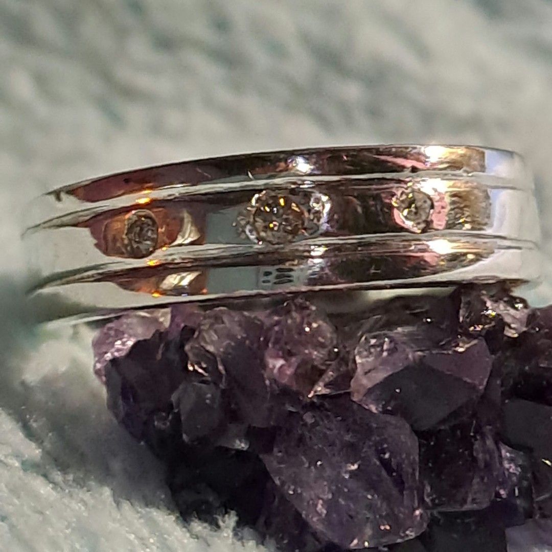 925 Silver Diamond Ring with Three Stone Settings (Category: Rings) located in Pila. Submitted by ester_aurea (Listing ID 1468781058, Image 1). Description: Silver 925 with 3 diamond stones 3 markings 925- Dia- and very small markings sa loob size 9 - 9.5 fixed price plus SF gcash payment - Material: Solid silver stamped with 925 - Stones: Three small round stones flush set on the front face - Design: Two grooved parallel lines running horizontal