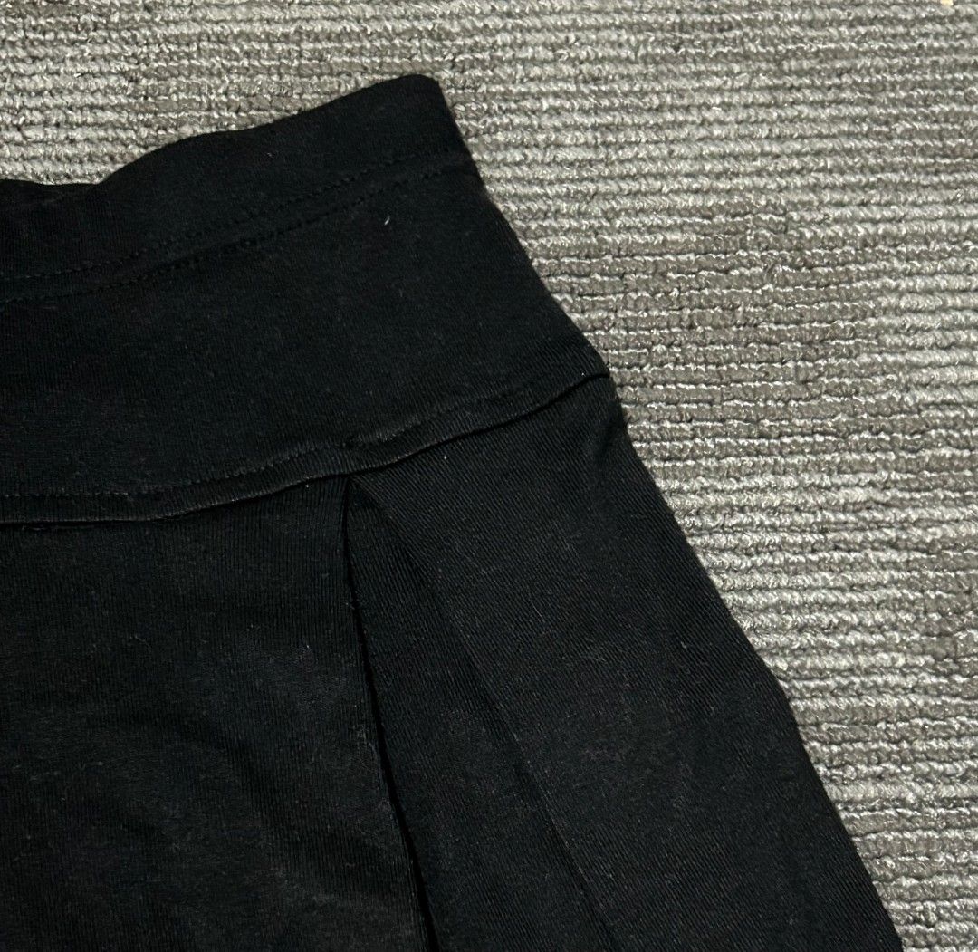 🖤 ୨ৎ BLACK SKIRT 🥀 (Category: Skirts) located in Manila. Submitted by again.clos3t (Listing ID 1468755825, Image 2). Description: 𐙚 Item: Black skirt 𐙚 Waist: 29 cm (laid flat, stretchable) 𐙚 Length: 38 cm 𐙚 Issue: None ♡.