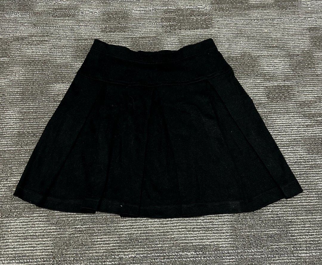 🖤 ୨ৎ BLACK SKIRT 🥀 (Category: Skirts) located in Manila. Submitted by again.clos3t (Listing ID 1468755825, Image 1). Description: 𐙚 Item: Black skirt 𐙚 Waist: 29 cm (laid flat, stretchable) 𐙚 Length: 38 cm 𐙚 Issue: None ♡.