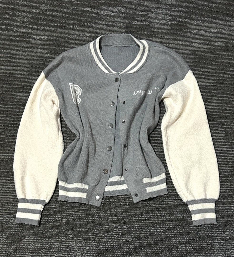 🤎 ୨ৎ CREAM & GREY JACKET WITH B INITIAL 🩶 (Category: Coats, Jackets and Outerwear) located in Manila. Submitted by again.clos3t (Listing ID 1468748801, Image 1). Description: 𐙚 Item: Cream and grey jacket with B initial 𐙚 Size: S–M 𐙚 Issue: None ♡.