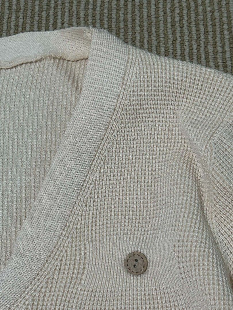 🤍 ୨ৎ CREAM CARDIGAN 🧸 (Category: Coats, Jackets and Outerwear) located in Manila. Submitted by again.clos3t (Listing ID 1468758220, Image 2). Description: 𐙚 Item: Cream cardigan 𐙚 Size: S–M 𐙚 Issue: None ♡.
