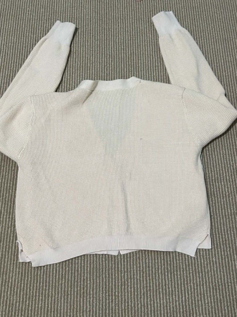 🤍 ୨ৎ CREAM CARDIGAN 🧸 (Category: Coats, Jackets and Outerwear) located in Manila. Submitted by again.clos3t (Listing ID 1468758220, Image 3). Description: 𐙚 Item: Cream cardigan 𐙚 Size: S–M 𐙚 Issue: None ♡.