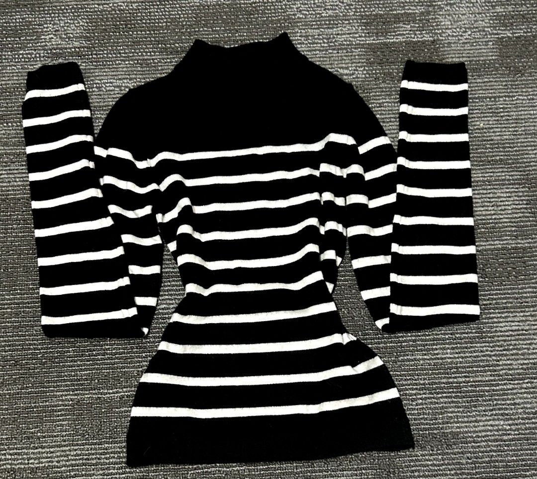 🎀 ୨ৎ TERRANOVA TURTLENECK 🖤🤍 (Category: Longsleeves) located in Manila. Submitted by again.clos3t (Listing ID 1468756706, Image 1). Description: 𐙚 Item: Black & white striped long sleeve turtleneck 𐙚 Size: XS–S 𐙚 Issue: None ♡.
