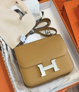 （分類：）位於 。 由 bellize.luxury 提交（商品編號 1468891914，圖片 1）。簡介： 。