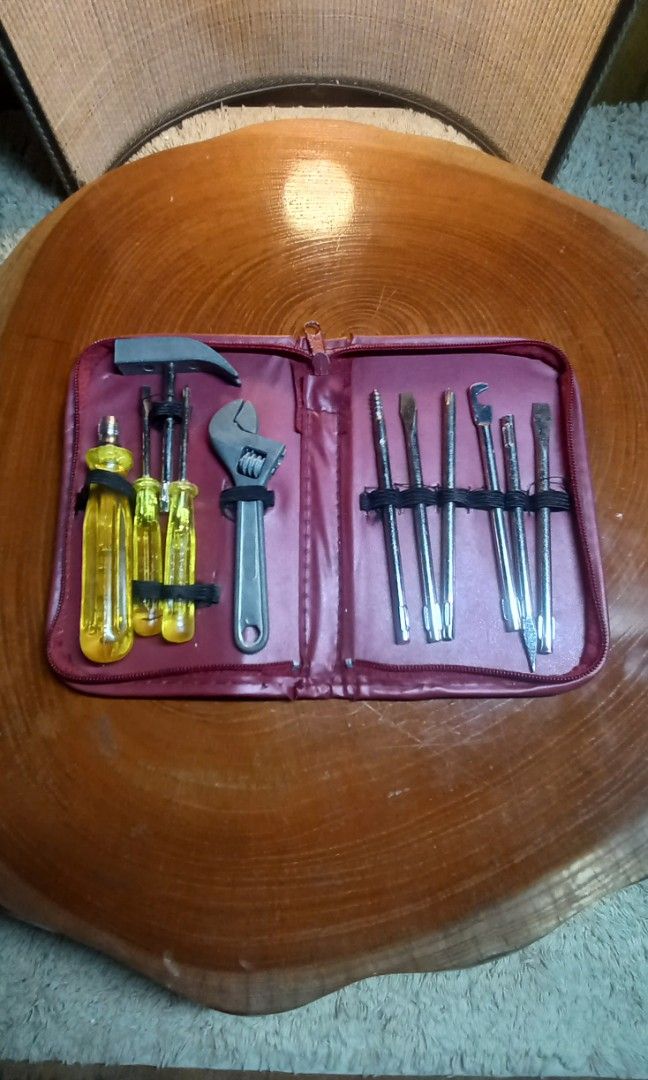 🇯🇵 JAPAN SURPLUS – MULTI-PIECE SCREWDRIVER & HAND TOOL SET WITH CASE (Category: Home Improvement Tools & Accessories) located in Santiago. Submitted by thankugeri87256 (Listing ID 1468870960, Image 1). Description: 🛠️ Description: Assorted metal hand tools with yellow and black handles, complete with a convenient zippered storage case. Ideal for DIY projects, general maintenance, and small repair jobs. Specifications: Type: Assorted screwdrive