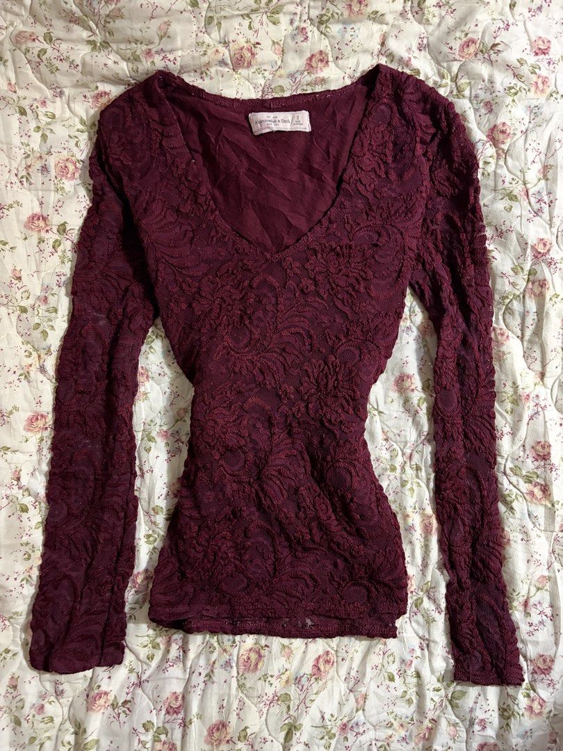 Abercrombie Maroon Top (Category: Longsleeves) located in Muntinlupa City. Submitted by herellas0504 (Listing ID 1468716201, Image 1). Description: M PRICE: 450 ❌ via FB LOCK: 1,200 xs-med small on tag (best fit s-m) .