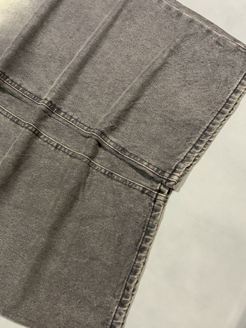 ACID WASH BAGGY (Category: Jeans) located in Quezon City. Submitted by jnkfit_denim (Listing ID 1468929474, Image 2). Description: ACID WASH BAGGY BRAND: ADEN waistline: 29-30 length: 43 thigh: 14 leg opening: 10.5 [ hard denim fabric, makapal din tela, diko alam i nname ko na color guys😭, color way nya in person may pag ka brown like fade brown wash, good for psg, ganda neto and rare ng color way, must have! ].