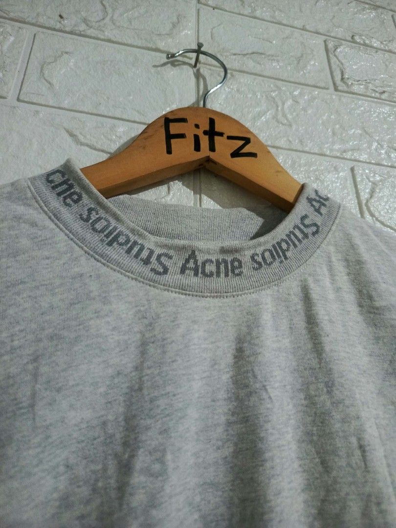 Acne Studios Navid Neck Tee (Category: Luxury Apparel) located in Agoo. Submitted by fitzmatic15 (Listing ID 1468926016, Image 2). Description: Acne Studios Navid Neck Medium to large 22x30 Excellent condition 🔥 napaka solid 🔥.