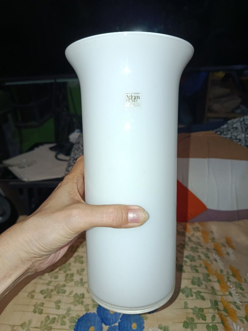 Adam and Eve white flower vase (Category: Vases & Decorative Bowls) located in Quezon City. Submitted by kristal68 (Listing ID 1468713758, Image 1). Description: VINTAGE TACHIKICHI ADAM & EVE GLASS JAPANESE ART GLASS STUDIO CYLINDER VASE rare find elegant.