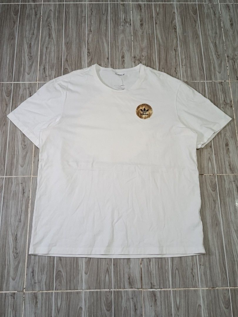 ADIDAS ARTIST TSHIRT (freeshipping) (Category: Tshirts & Polo Shirts ) located in Quezon City. Submitted by gyl-stop (Listing ID 1468841289, Image 1). Description: free shipping oversize 25 x 30.5 very good condi cr: 9.5/10 issue: cut neck tag, yellow dot stain sa baba ng logo sa likod.