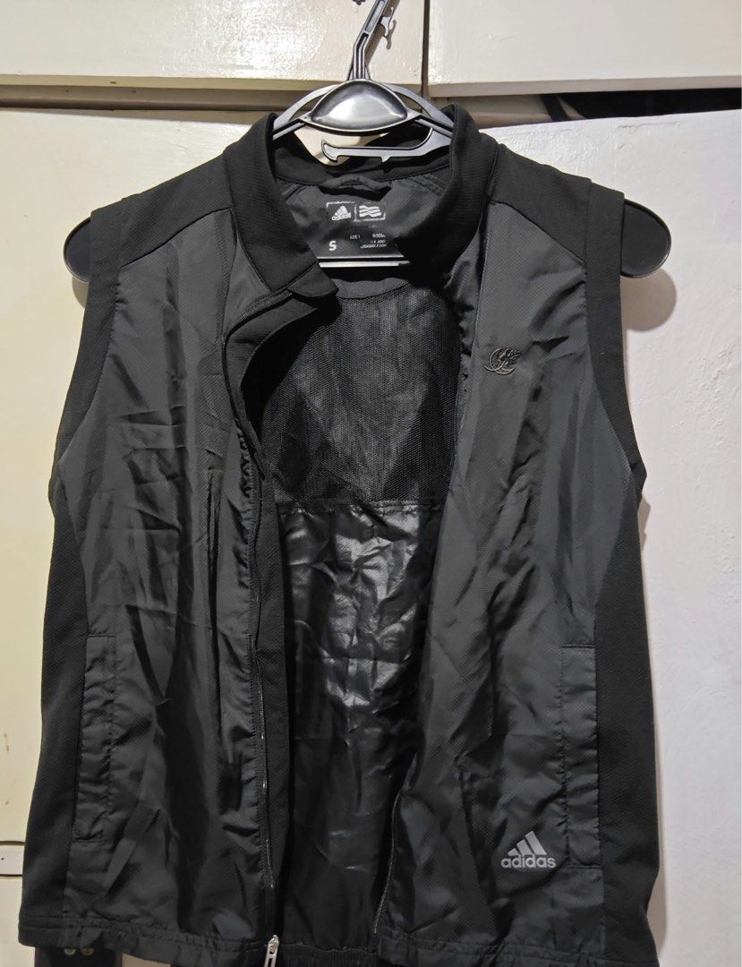 Adidas Black Golf Vest Size S (Category: Vests) located in Paranaque City. Submitted by declutterbossu (Listing ID 1468847991, Image 1). Description: - Brand: Adidas ✅ - Black Golf Vest 👌 - Size: S - Zippered front, breathable inner mesh lining, reflective three stripes on the back ✅ RFS: Decluttering; not my size na.