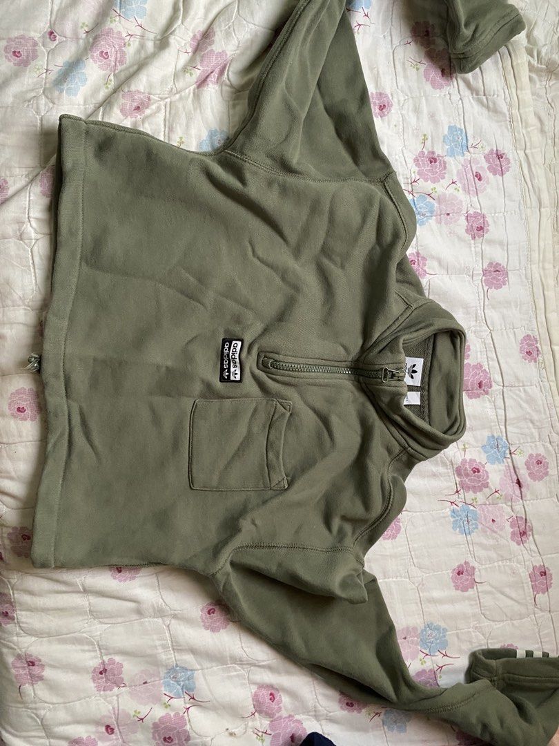 Adidas Cropped Sweater (Category: Coats, Jackets and Outerwear) located in Malabon City. Submitted by berrydecluterry (Listing ID 1468769095, Image 2). Description: small to medium good as new! rfs: ‘di na nagagamit .