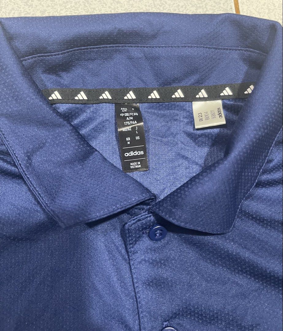 Adidas Poloshirt (Category: Tshirts & Polo Shirts ) located in Mandaue City. Submitted by MJ_80 (Listing ID 1468862721, Image 3). Description: Mens Adidas Aeroready Poloshirt Medium Dimes: 20 X 27 Please see photos for measurements Color rate & Condition : 9.9/10 Price : 780.