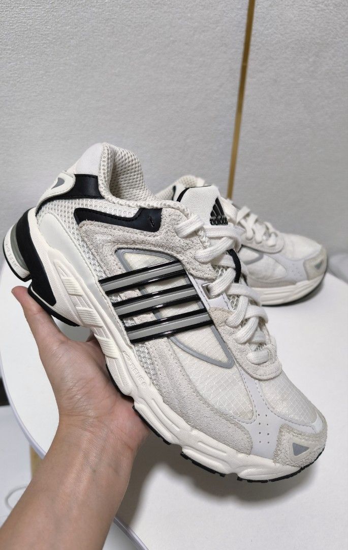 Adidas Response CL "White Tint" GX1609 (Category: Sneakers) located in Cavite. Submitted by csl_corner (Listing ID 1468765021, Image 2). Description: Adidas Response CL "White Tint" GX1609 size US5.5 men US7women eu38 24cm insole excellent condition ✨ *minor flaw, minor tear sa front ng left shoe(see last pic) unnoticeable sobrang tiny di kita.