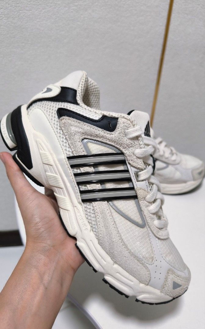 Adidas Response CL "White Tint" GX1609 (Category: Sneakers) located in Cavite. Submitted by csl_corner (Listing ID 1468765021, Image 1). Description: Adidas Response CL "White Tint" GX1609 size US5.5 men US7women eu38 24cm insole excellent condition ✨ *minor flaw, minor tear sa front ng left shoe(see last pic) unnoticeable sobrang tiny di kita.