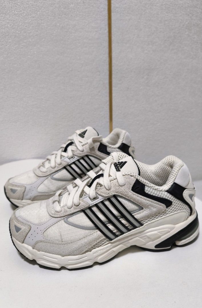 Adidas Response CL "White Tint" GX1609 (Category: Sneakers) located in Cavite. Submitted by csl_corner (Listing ID 1468765021, Image 3). Description: Adidas Response CL "White Tint" GX1609 size US5.5 men US7women eu38 24cm insole excellent condition ✨ *minor flaw, minor tear sa front ng left shoe(see last pic) unnoticeable sobrang tiny di kita.