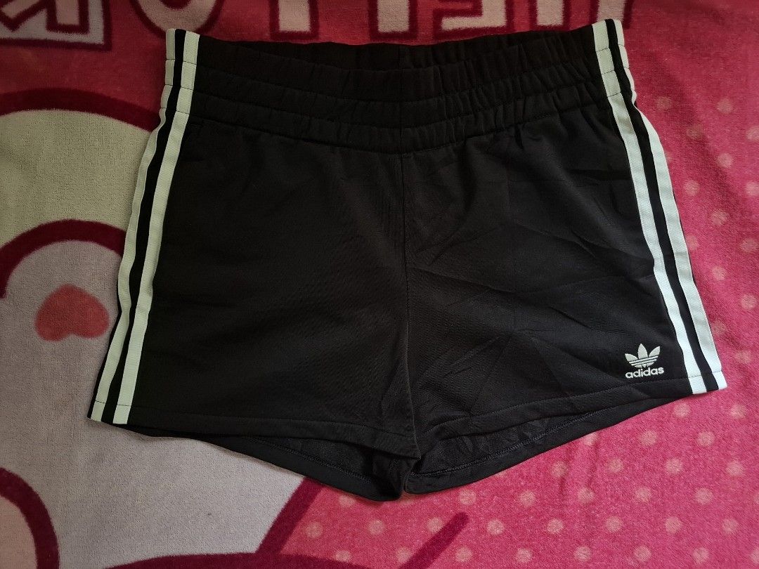 Adidas short (Category: Shorts) located in Pasay City. Submitted by kafushika (Listing ID 1468770471, Image 2). Description: adidas short with 2 side pocket size 30 to 36 'Length 12.5 excellent condition 9.8/10 color rate no issue color may vary due to lighting.