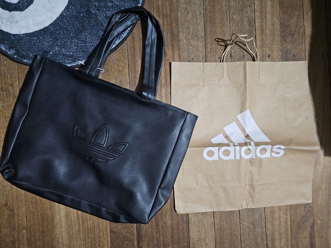 Adidas tote bag (Category: Sling Bags) located in Manila. Submitted by onlinesmartshopping12 (Listing ID 1468852062, Image 1). Description: no issues.