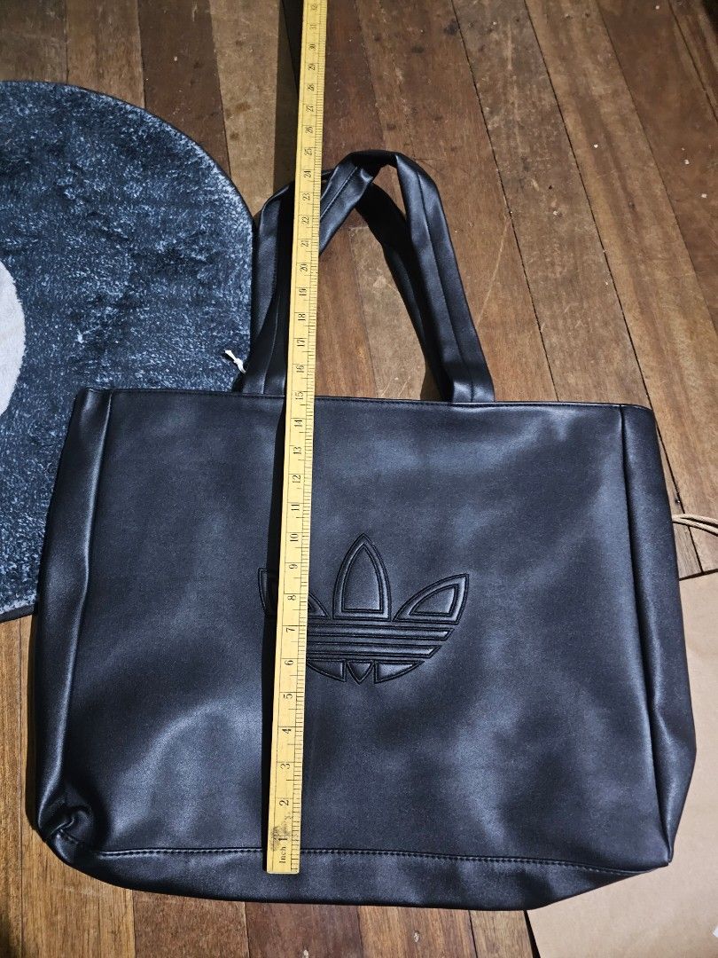 Adidas tote bag (Category: Sling Bags) located in Manila. Submitted by onlinesmartshopping12 (Listing ID 1468852062, Image 2). Description: no issues.