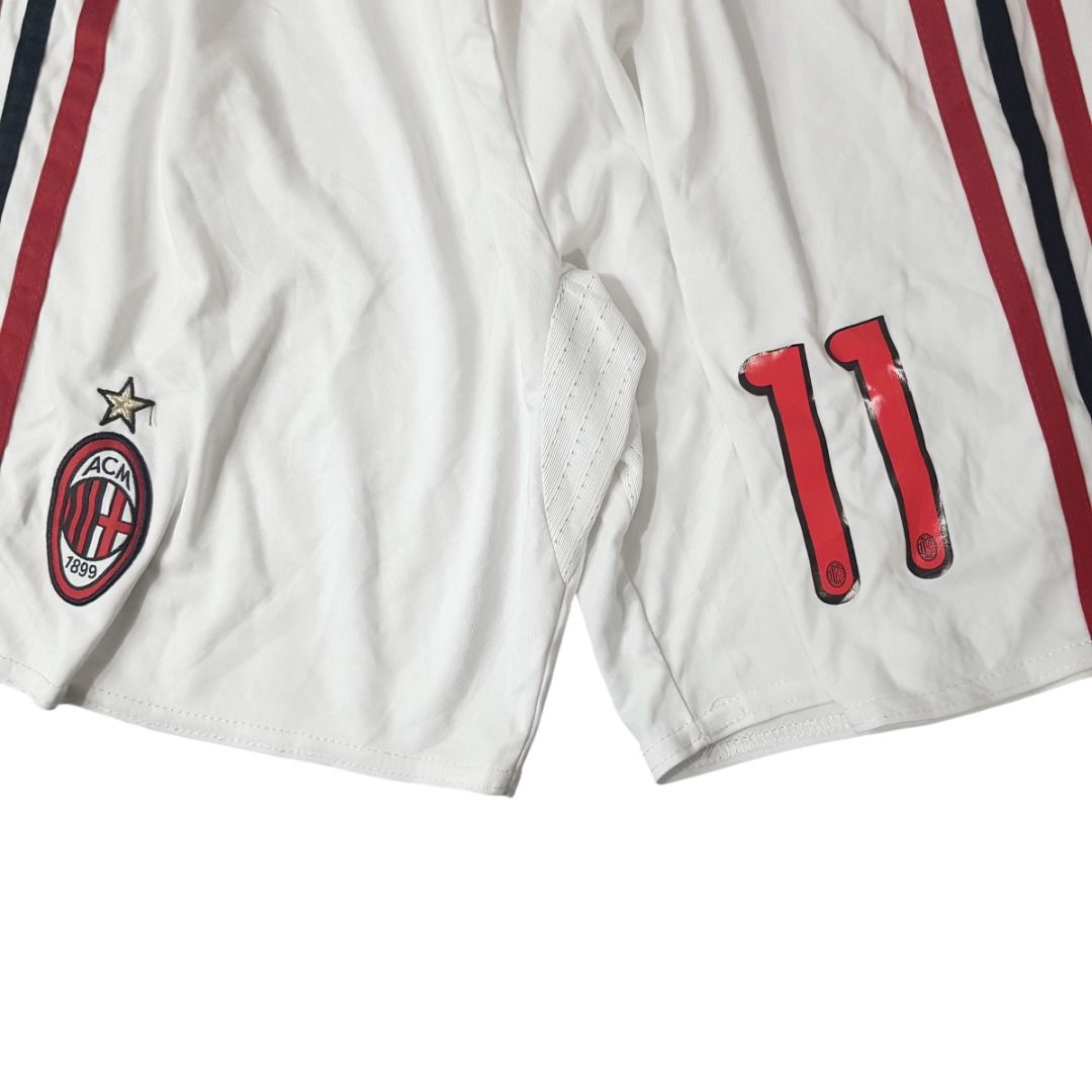 adidas white shorts (Category: Shorts) located in Cebu City. Submitted by dwightmendozasr (Listing ID 1468733347, Image 2). Description: adidas white shorts M on tag W- 32.0 L - 18.0 ~signs of usage which are normal for preloved items Php 180.00 + shipping fee CODE: OO7.