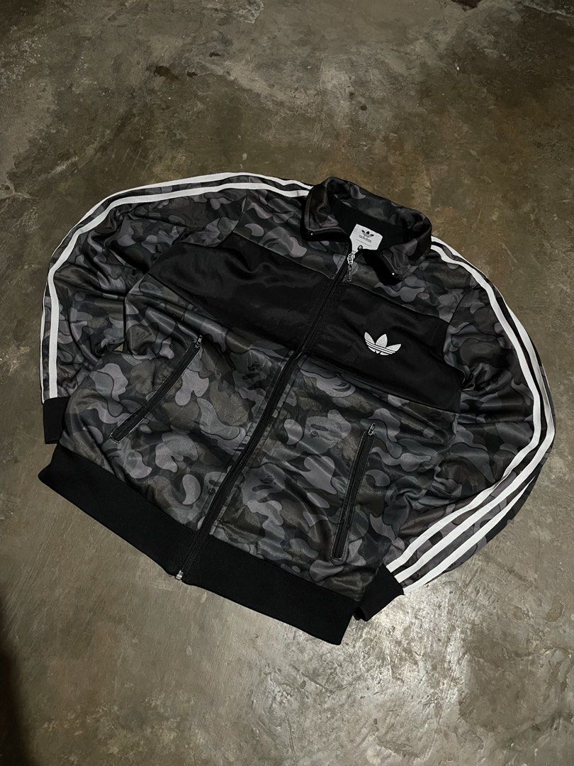 Adidas x A Bathing Ape Camo (Category: Coats, Jackets and Outerwear) located in Santa Cruz. Submitted by _darskieeezz (Listing ID 1468817793, Image 3). Description: Actual Dimes 20 by 26.5 Medium Youth best fit Ganda neto!!!!!!.