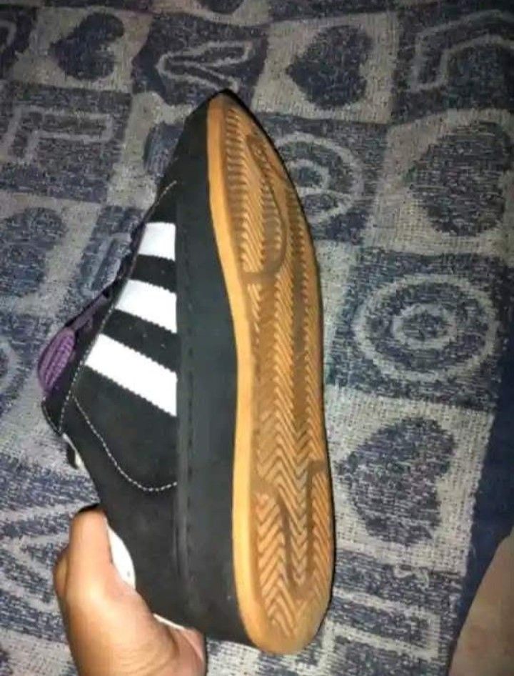 Adidas x korn (Category: Casual Shoes) located in Calabanga. Submitted by oc_drip_ph. (Listing ID 1468809950, Image 2). Description: With box pa po yan.