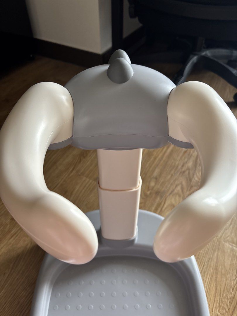 Adjustable baby standing bath support shower rack (Category: Baby Toiletries & Grooming) located in Pasig City. Submitted by zemira.elaine (Listing ID 1468778150, Image 3). Description: Rfs: wrong type and color Literally brand new. Never used..