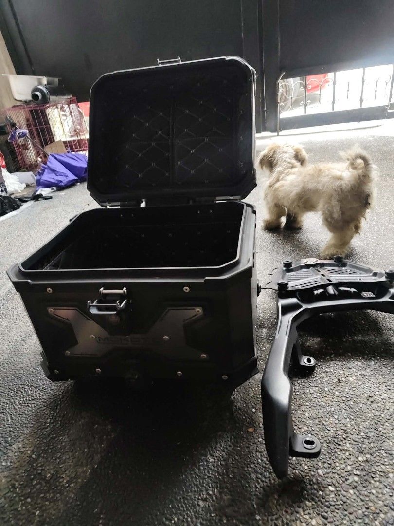 Adv accessories (Category: Mufflers and Exhaust Parts and Accessories) located in Caloocan City. Submitted by franciscoesp (Listing ID 1468791590, Image 3). Description: tsmp pipe 2.5 mokoto box anti scratch with bracket set na.