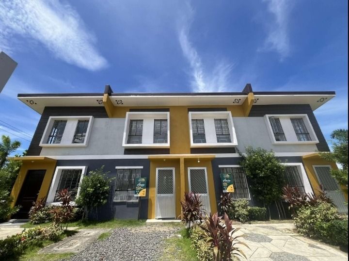 Affordable Townhouse in Naic Cavite (Category: House & Lot) located in Paranaque City. Submitted by kdd11 (Listing ID 1468781652, Image 2). Description: 🏡 PANGARAP MO BANG MAGKAROON NG SARILING BAHAY? I-START NA NATIN! 💚 ✨ Discover LIORA HOMES NAIC, CAVITE! Pagod ka na bang mag-rent? Gusto mo bang magkaroon ng sariling tahanan para sa pamilya mo? Baka ito na ang opportunity na hinahanap mo! 🏡❤️ 🌿 Bakit worth checking ang Liora Homes Naic? ✅ 2