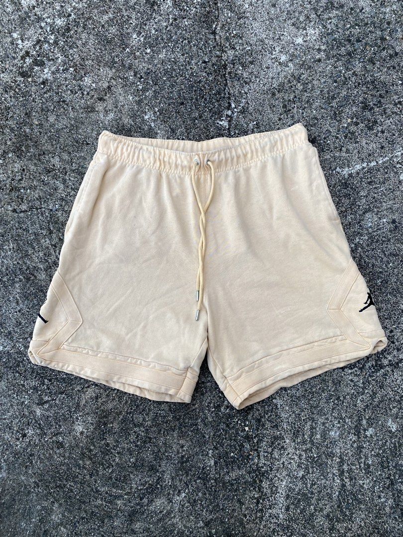 Air Jordan Essentials Diamond Shorts (Category: Shorts) located in Bulacan. Submitted by badass.thrift.finds (Listing ID 1468846221, Image 2). Description: Air Jordan Essentials Diamond Shorts Size XL on Tag 36-38 Waist 19 Length.