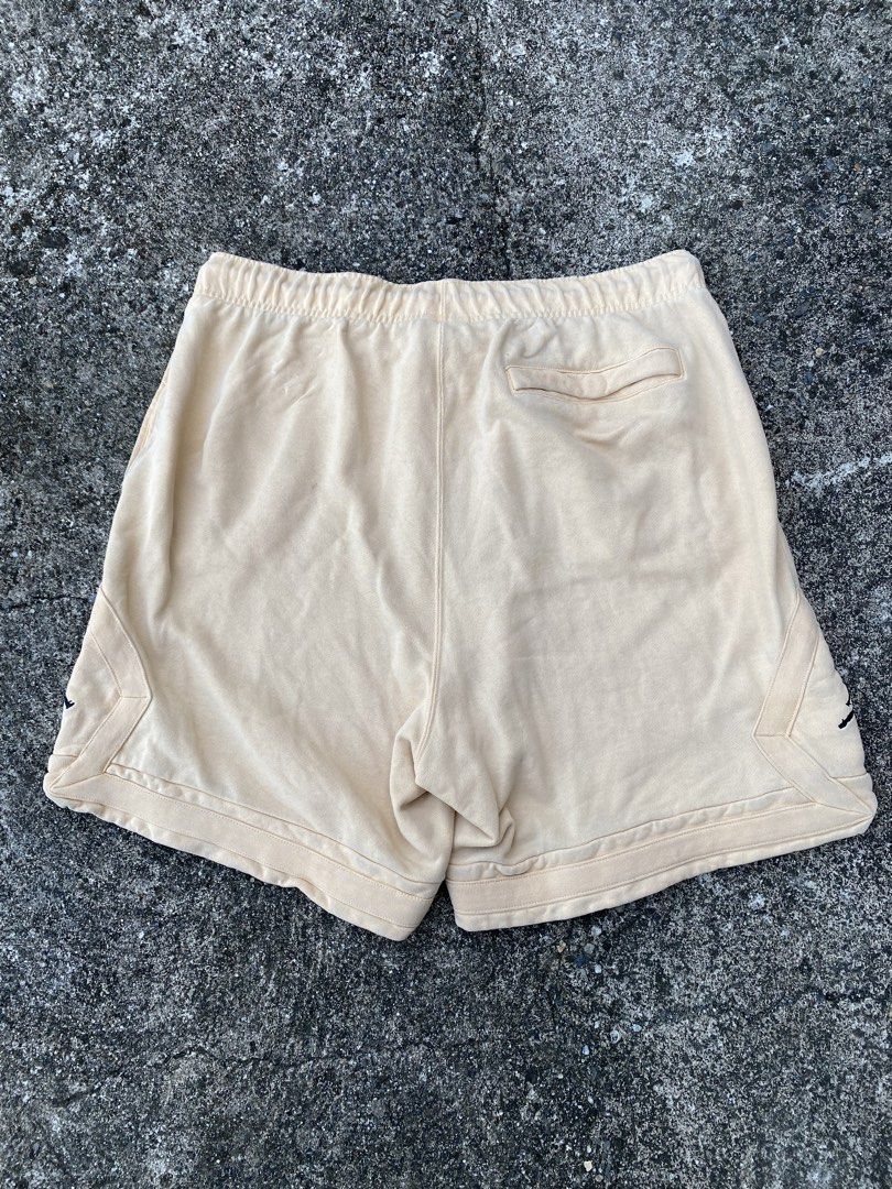Air Jordan Essentials Diamond Shorts (Category: Shorts) located in Bulacan. Submitted by badass.thrift.finds (Listing ID 1468846221, Image 3). Description: Air Jordan Essentials Diamond Shorts Size XL on Tag 36-38 Waist 19 Length.