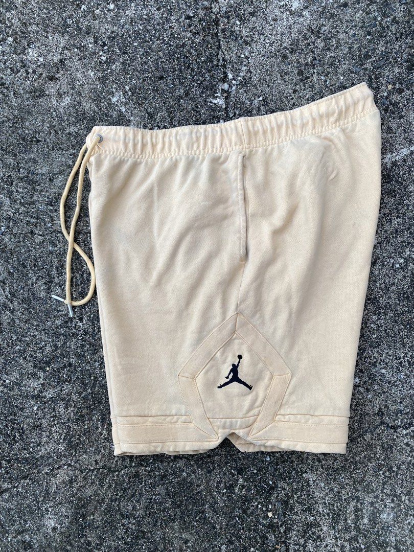 Air Jordan Essentials Diamond Shorts (Category: Shorts) located in Bulacan. Submitted by badass.thrift.finds (Listing ID 1468846221, Image 1). Description: Air Jordan Essentials Diamond Shorts Size XL on Tag 36-38 Waist 19 Length.