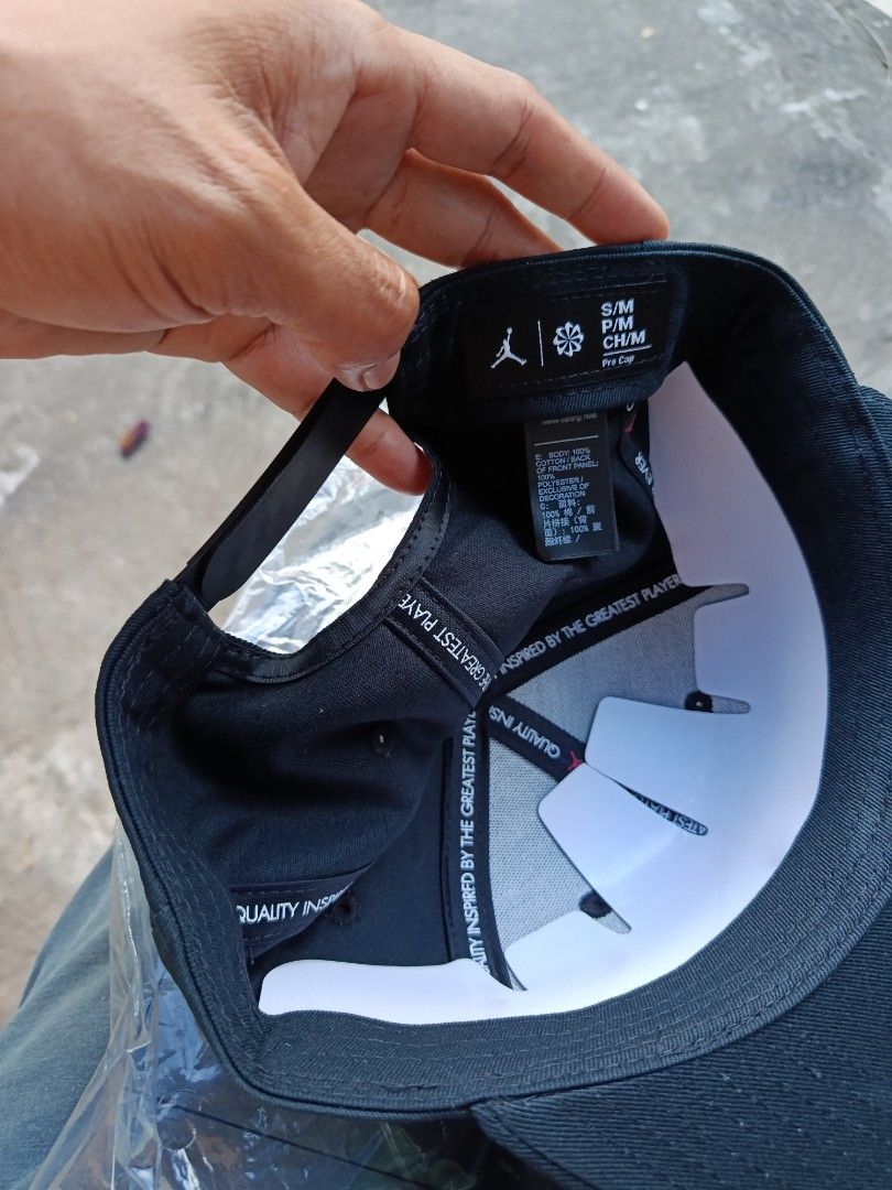 air jordan snapback (Category: Caps & Hats) located in Tigaon. Submitted by roland0402 (Listing ID 1468829239, Image 3). Description: brandnew jordan snapback got 2 size S/M and M/L brandnew and original x Lehitimong tunay 10x money back guranted if proven peke immitation or what so ever.