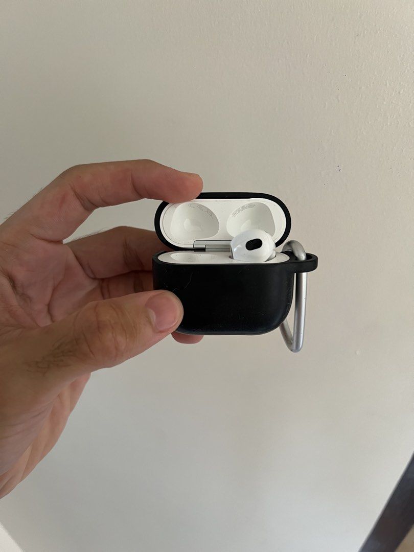 AirPods 3rd gen (1 PIECE MISSING) (Category: Earphones) located in Manila. Submitted by mbasty21 (Listing ID 1468751030, Image 1). Description: .