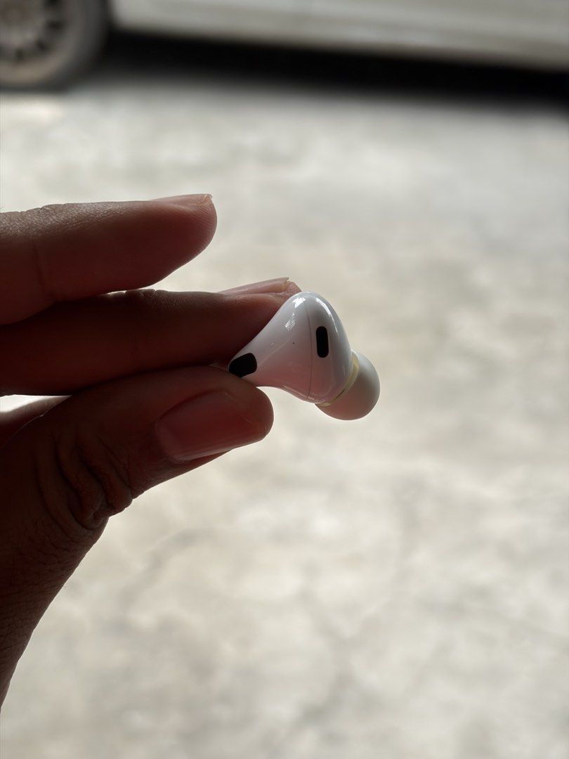 AirPods Pro Gen 2 right buds type c -restock (Category: Earphones) located in Dasmarinas. Submitted by markusi22 (Listing ID 1468750251, Image 2). Description: .