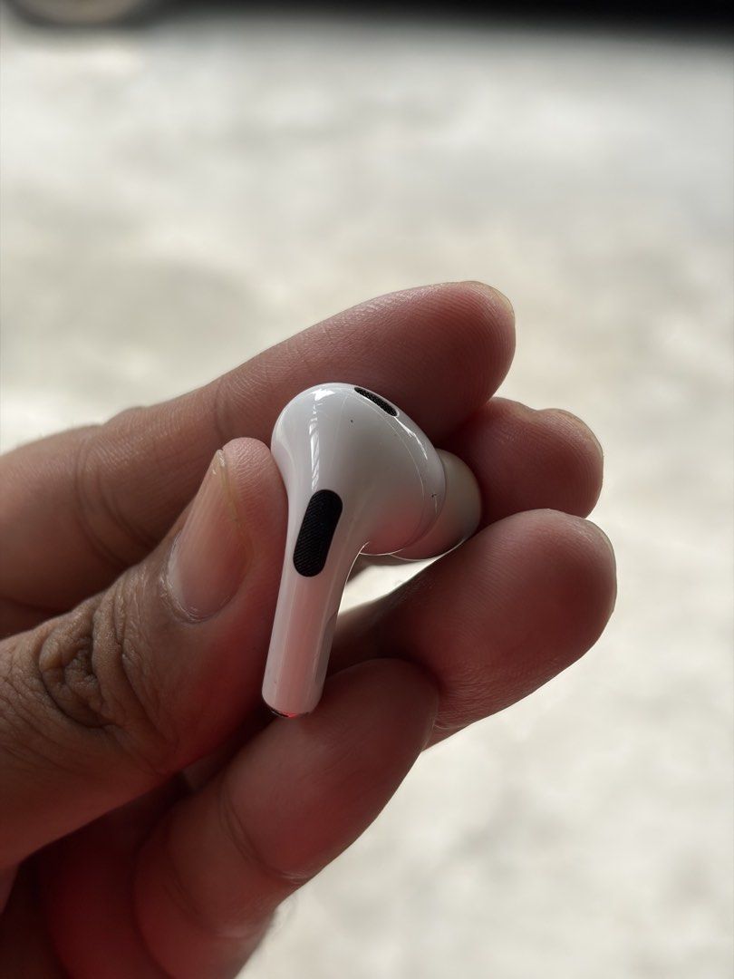 AirPods Pro Gen 2 right buds type c -restock (Category: Earphones) located in Dasmarinas. Submitted by markusi22 (Listing ID 1468750251, Image 3). Description: .
