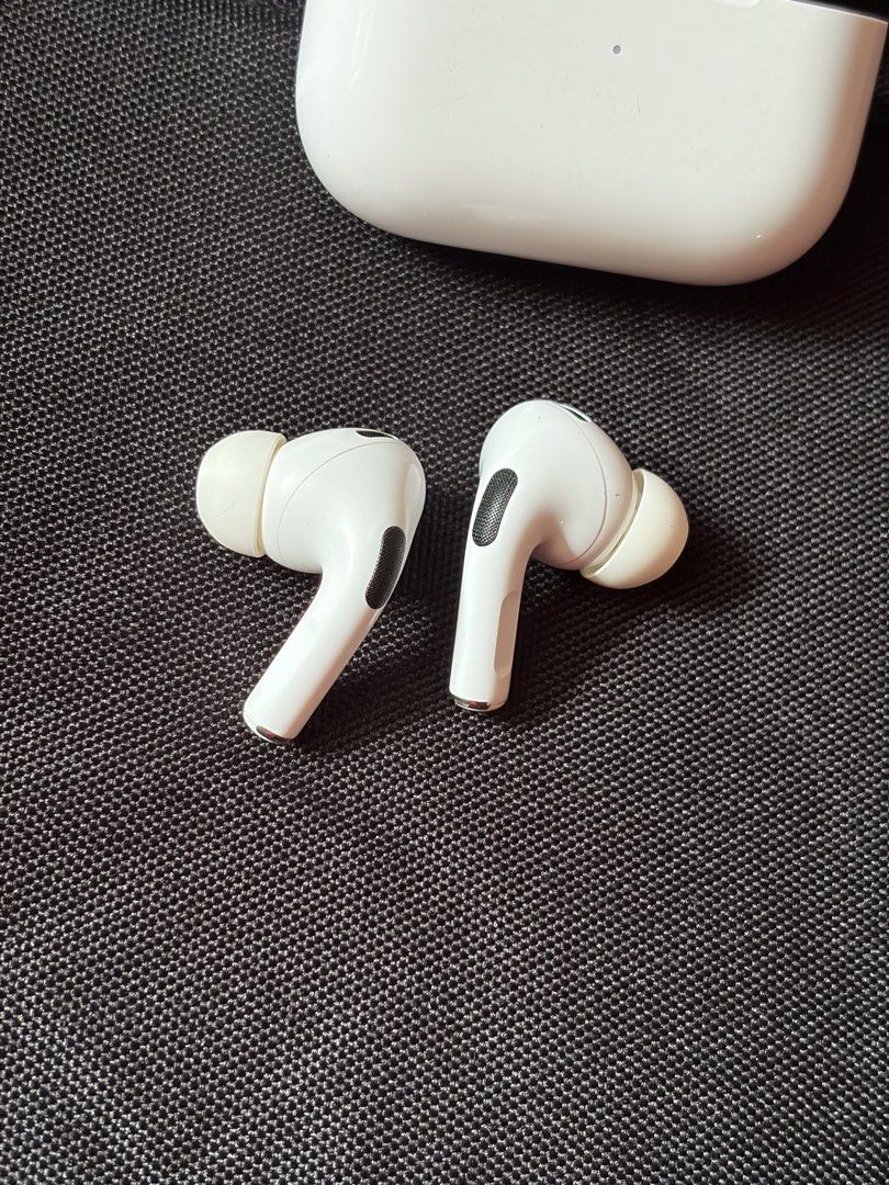 AirPods Pro Gen 2 Type C (Category: Earphones) located in Dasmarinas. Submitted by markusi22 (Listing ID 1468749955, Image 3). Description: .