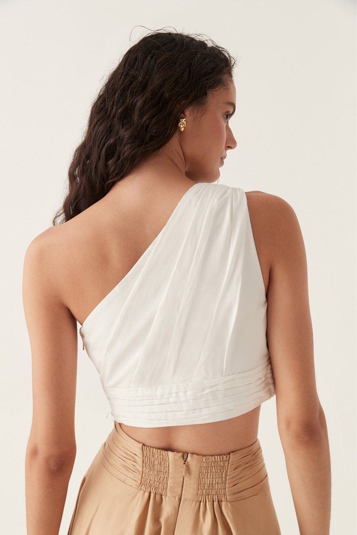 Aje Clarity One Shoulder Top (Category: Others Tops) located in Butuan. Submitted by wear.next (Listing ID 1468728103, Image 3). Description: Size 12 (per the tag) Fits L-XL Authentic .