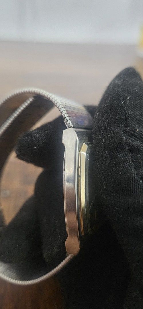 Alba Quartz Watch Two-Tone Rectangle Dial Vintage (Category: Women's Watches) located in Santa Maria. Submitted by rommelmateo (Listing ID 1468859613, Image 2). Description: - Brand: Alba - Style: Classic vintage timepiece, ideal for daily wear - Case: Two-tone silver and gold stainless steel with a unique top-mounted crown - Dial: Rectangular grey sunburst with Roman numeral XII at the 9 o'clock position - Details: Elegant gold-tone hands and ho