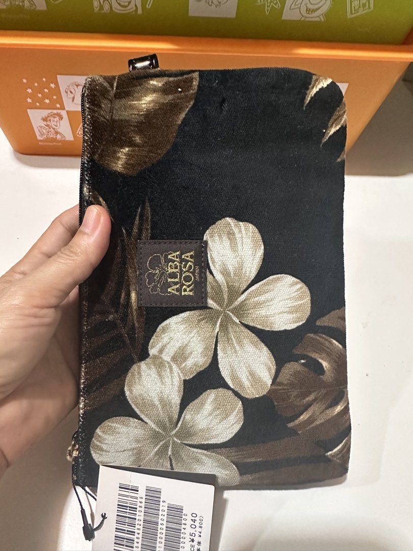 Alba Rosa 2 way Kili Bag | Pouch (Category: Clutches) located in Davao. Submitted by favoritepreloved (Listing ID 1468891340, Image 2). Description: 💜 14cm height x 21cm width 💜 made of Combination of thick canvas and velvet like material 💜 Made in Japan 💜 Perfect pang regalo.